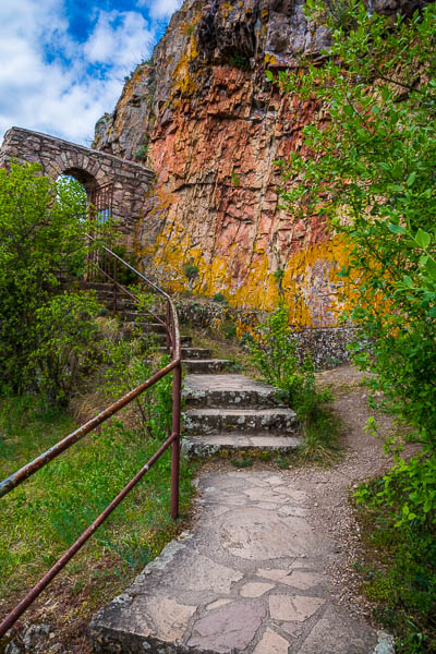 Bei der Tour heißt es nicht nur direkt  am Rotenfels wandern, die Wanderung führt auch in eine Burg.