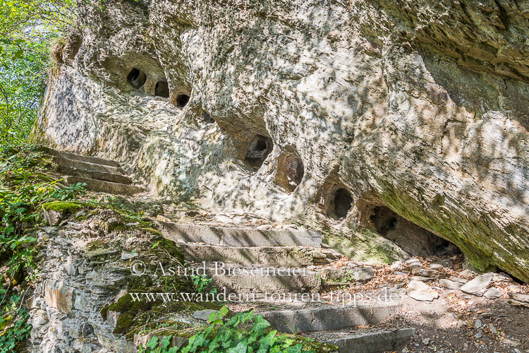 Lahn wandern: Heinzelmannhöhlen auf dem Lahnwanderweg zwischen Bad Ems und Obernhof